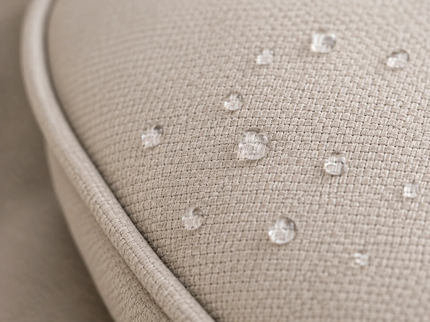 Wasserabweisendes Outdoor-Textil im Detail